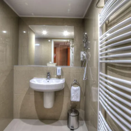 Anna ブダペスト