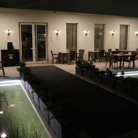 Anna ブダペスト