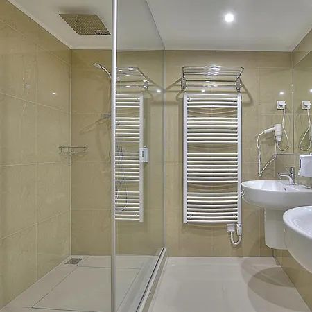 Anna Hotel 4*